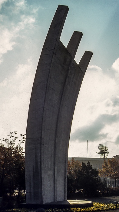Flughafen Tempelhof: Luftbrückendenkmal Berlin 1983