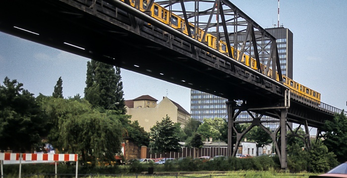 Kreuzberg: Viadukt der Linie U1 über den Landwehrkanal Berlin 1985