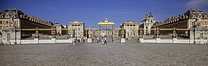 Place d'Armes, Ehrenhof (Cour d'Honneur), Schloss Versailles (Château de Versailles) Paris 1985