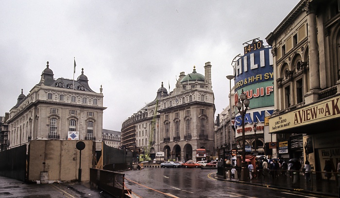 St James's: Piccadilly Circus London 1985