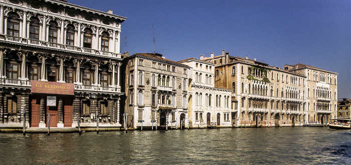 Canal Grande (v.l.): Ca' Rezzonico, Palazzo Bernardo Nani, Ca’ Bernardo (Palazzo Giustinian Bernardo), Palazzo Giustinian und Ca' Foscari Venedig 1985