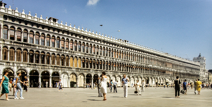 Piazza San Marco mit Procuratie Vecchie Venedig 1985