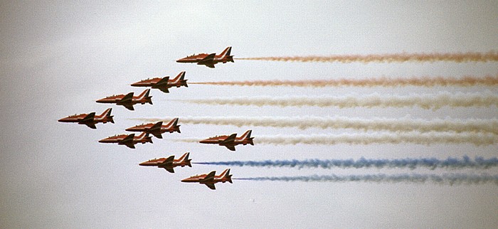 Flugplatz: Flugschau der Red Arrows Blumberg