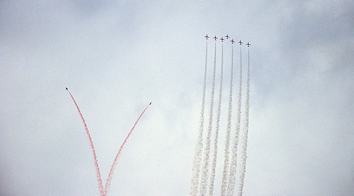 Flugplatz: Flugschau der Red Arrows Blumberg