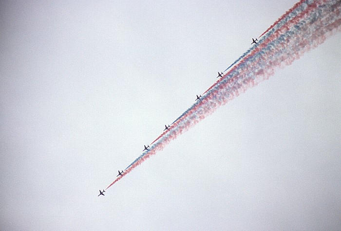 Flugplatz: Flugschau der Red Arrows Blumberg