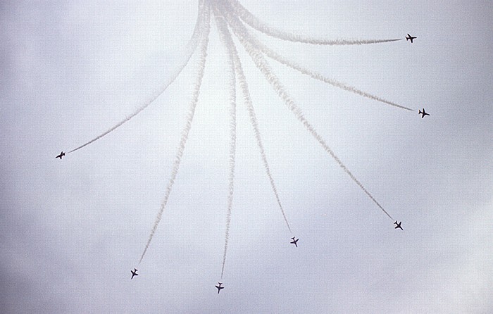 Flugplatz: Flugschau der Red Arrows Blumberg