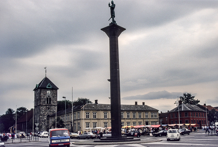 Trondheim Marktplatz: Statue des Stadtgründers und Wikingerkönigs Olav I Trygvason