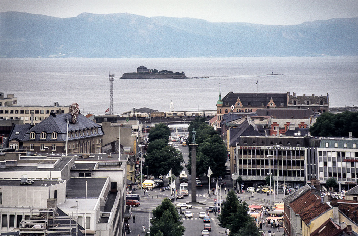 Trondheim Blick vom Nidarosdom: Marktplatz mit der Statue des Stadtgründers und Wikingerkönigs Olav I Trygvason