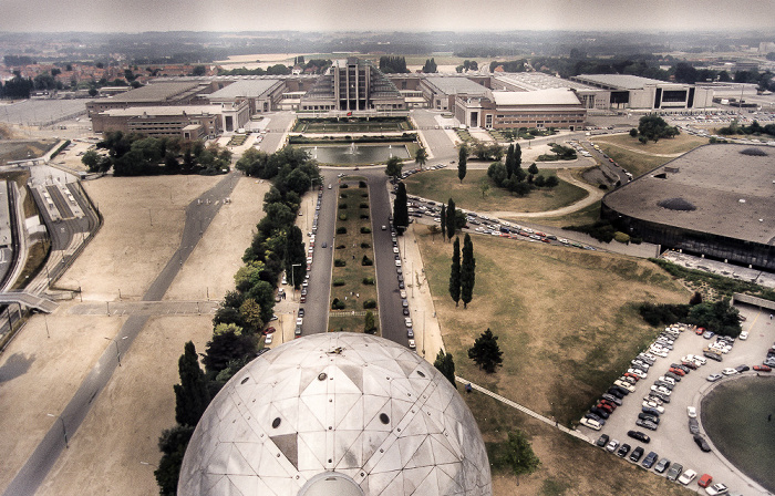 Brüssel Blick aus dem Atomium: Ausstellungshallen