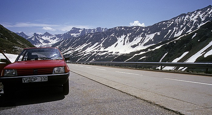 Tessin Val Bedretto: Straße zum Nufenenpass (Peugeot 205)