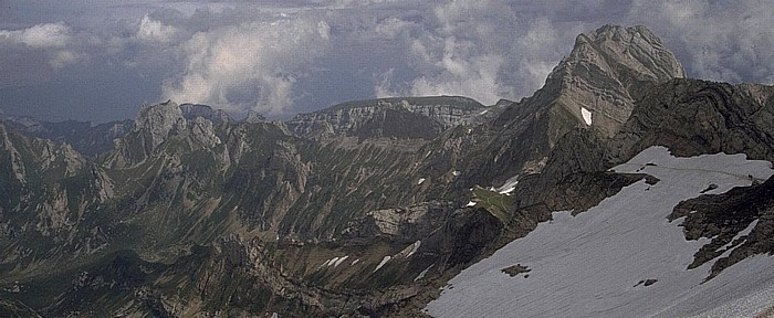 Blick vom Säntis: Säntismassiv mit Altmann (rechts) Alpstein