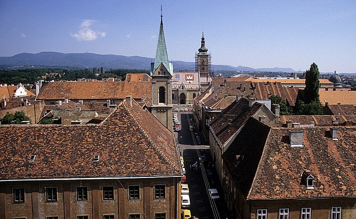 Blick vom Lotrscak-Turm: St.-Markus-Kirche (in der Bildmitte hinten) Zagreb
