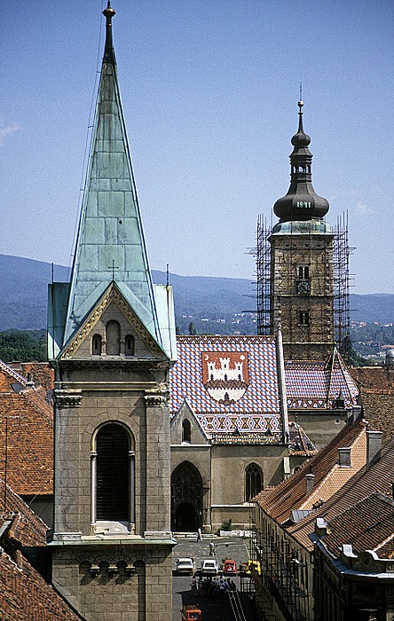 Blick vom Lotrscak-Turm: St.-Markus-Kirche (rechts) Zagreb
