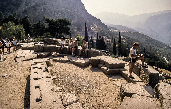 Tal des Xeropotamos (Pleistos), Heiliger Bezirk von Delphi mit der Heiligen Straße und den Sieben Epigonen Heilige Straße