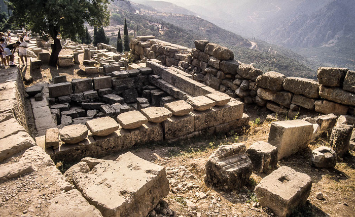 Tal des Xeropotamos (Pleistos), Heiliger Bezirk von Delphi mit der Heiligen Straße Heilige Straße