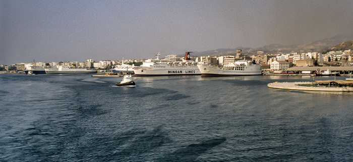 Blick von der Fähre Patras - Brindisi: Hafen, Golf von Patras (Ionisches Meer) Patras