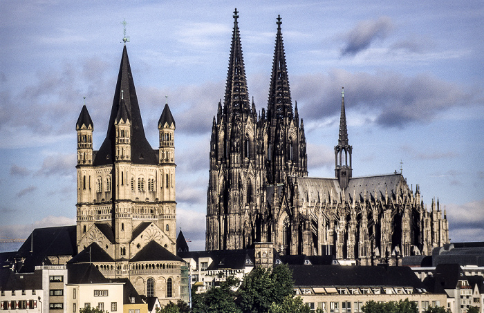 Altstadt mit Groß St. Martin und Kölner Dom Köln 1988