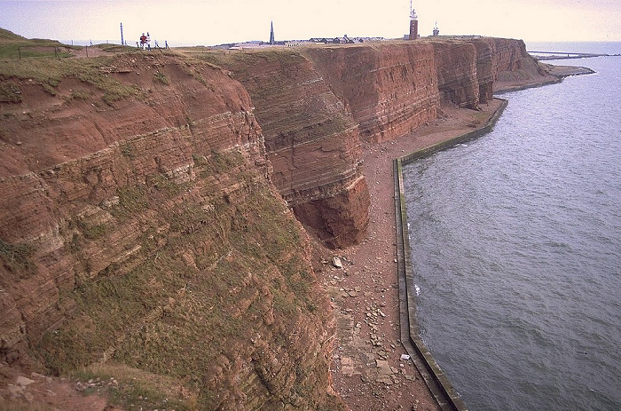 Westklippen mit Uferschutzmauer Helgoland