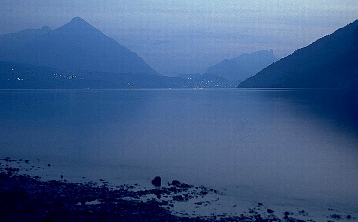Thuner See, im Hintergrund (v.l.) Fromberghorn, Niesen und Stockhorn Interlaken