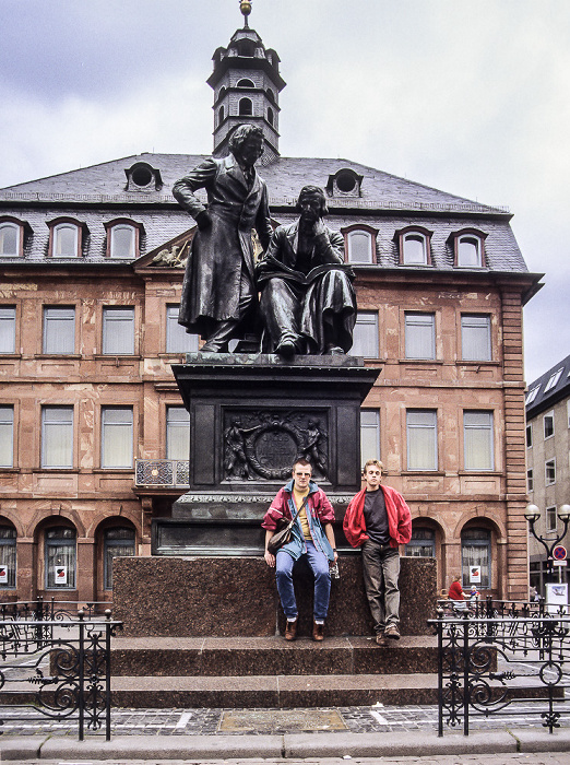 Am Markt: Brüder Grimm-Nationaldenkmal Hanau