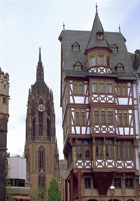 Frankfurt am Main Römerberg: Dom und Ostzeile Kaiserdom St. Bartholomäus