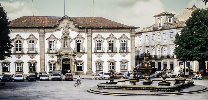 Praça do Município: Fonte do Pelicano, Câmara Municipal de Braga Braga