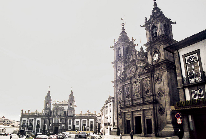 Largo Carlos Amarante: Igreja de Santa Cruz (rechts), Igreja do Hospital de São Marcos Braga