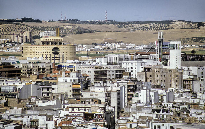 Sevilla Blick von der Giralda (Kathedrale (Santa María de la Sede)): EXPO '92 Gebäude der andalusischen Regierung