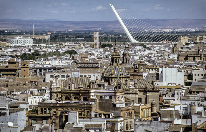 Sevilla Blick von der Giralda (Kathedrale (Santa María de la Sede)): EXPO '92 Alamillo-Brücke