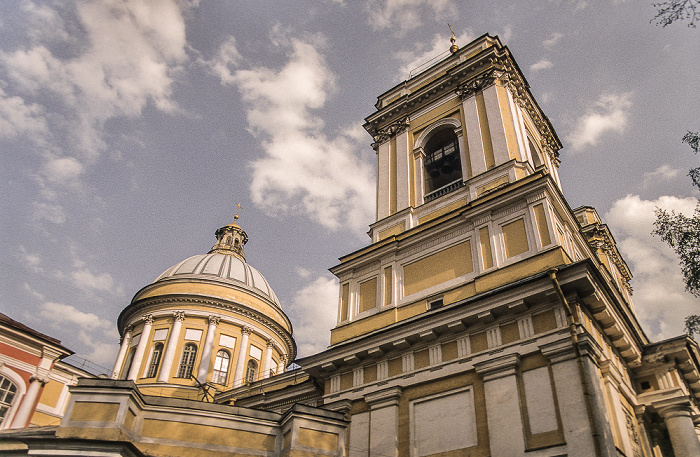 Klosterinsel (Монастырский остров): Alexander-Newski-Kloster (Свято-Троицкая Александро-Невская Лавра) mit der Dreifaltigkeitskathedrale (Ismailowskij-Kathedrale) (Троицкий собор) Sankt Petersburg