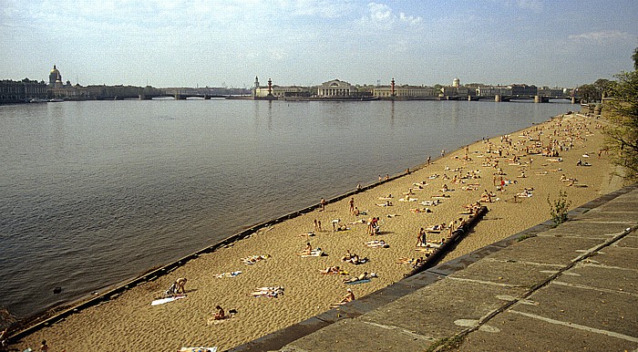 Sankt Petersburg Blick von der Peter-und-Paul-Festung auf die Newa und das Strandbad