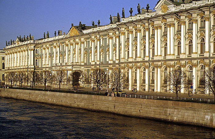 Sankt Petersburg Eremitage (Winterpalais), Newa
