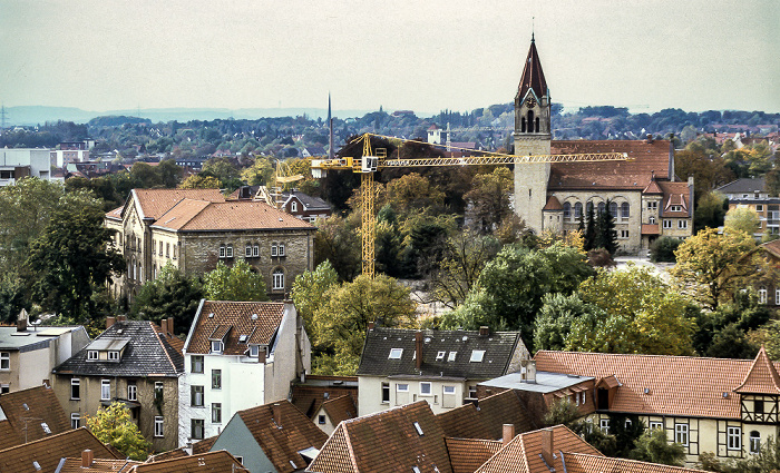 Blick von St. Marien (Marienkirche): Westerberg mit Stüvehaus (Volkshochschule Osnabrück) und Bergkirche