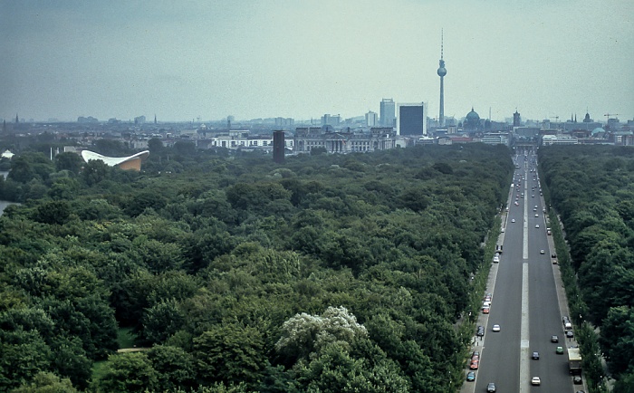 Blick von der Siegessäule: Großer Tiergarten, Straße des 17. Juni Berlin 1994