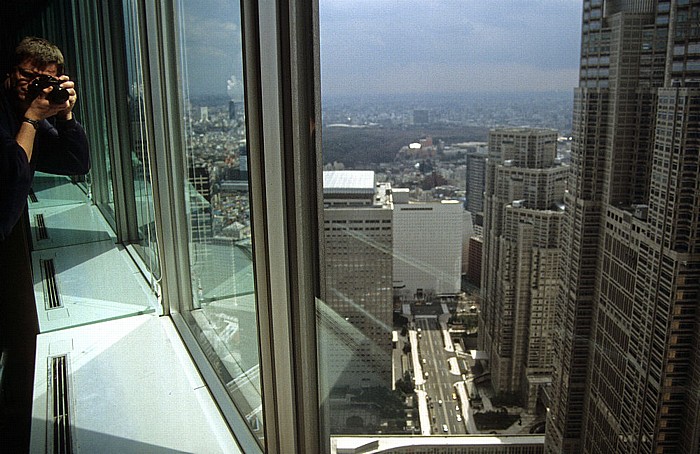 Blick vom Shinjuku Sumitomo Building: NS Building, Tokyo Metropolitan Government Building (Rathaus) Tokio