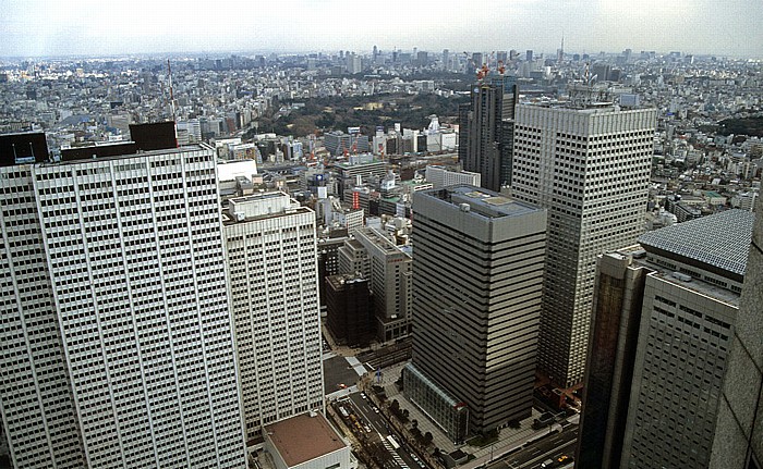 Blick vom Tokyo Metropolitan Government Building (Rathaus): Keio Plaza Hotel Tokio