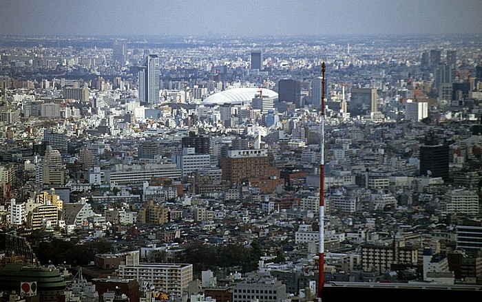 Blick vom Tokyo Metropolitan Government Building (Rathaus): Tokyo Dome Tokio