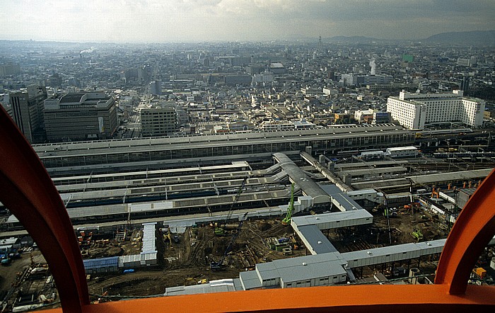 Blick vom Kyoto Tower: Hauptbahnhof New Miyako Hotel