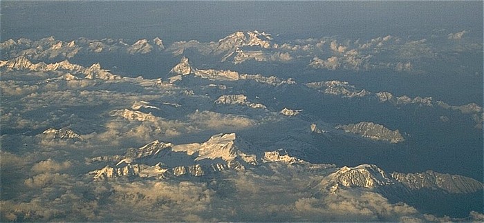 Walliser Alpen In der Mitte das Matterhorn, dahinter Monte Rosa