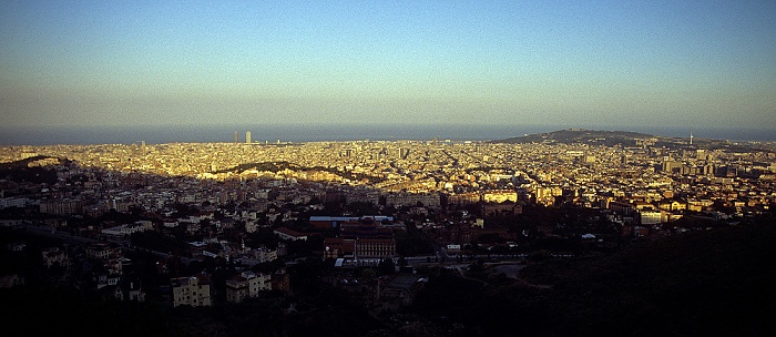 Barcelona Blick vom Tibidabo: Stadtzentrum und Mittelmeer