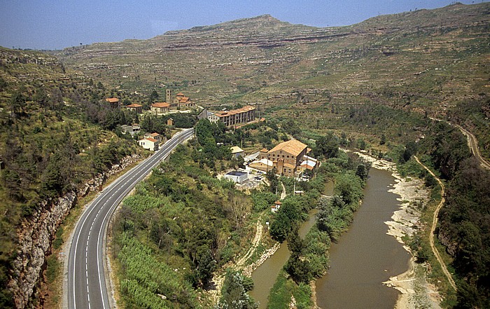 Blick aus der Montserrat-Seilbahn: Tal des Llobregat