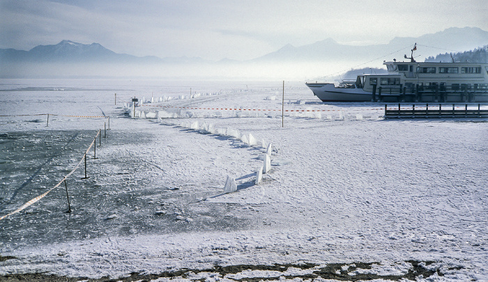 Prien am Chiemsee Prien-Stock: Hafen Chiemseeschifffahrt und zugefrorener Chiemsee