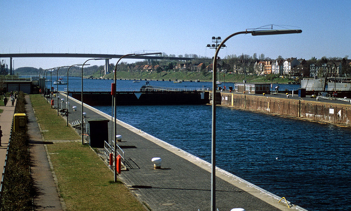 Nord-Ostsee-Kanal: Schleuse Kiel-Holtenau Hochbrücke Kiel-Holtenau