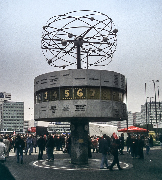 Mitte: Alexanderplatz - Urania-Weltzeituhr Berlin 1997