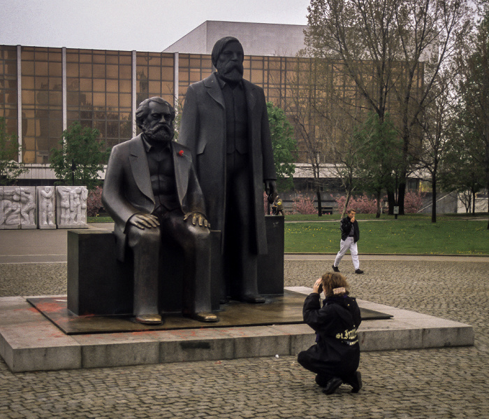 Berlin Mitte: Marx-Engels-Forum - Marx-Engels-Denkmal