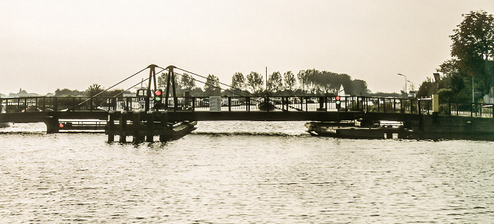 Ringvaart van de Haarlemmermeerpolder mit der Meerbrug Nieuwe Wetering