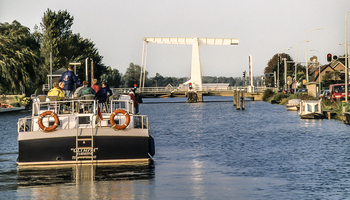 Ringvaart van de Haarlemmermeerpolder mit der Hillegommerbrug Hillegom