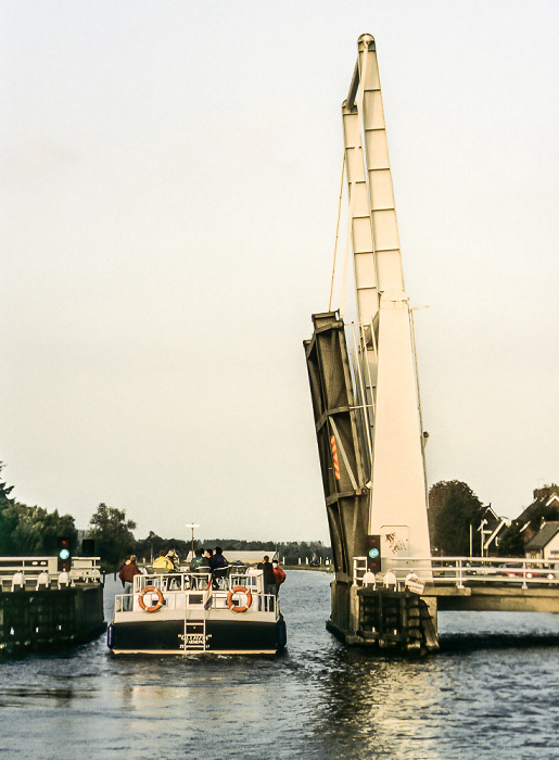 Ringvaart van de Haarlemmermeerpolder mit der Hillegommerbrug Hillegom