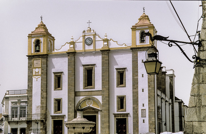 Évora
