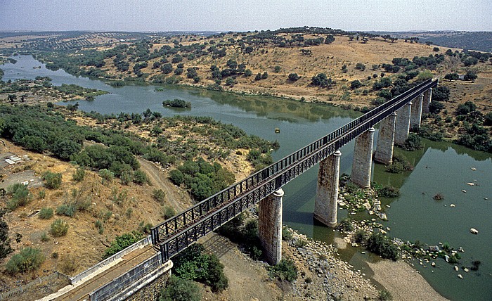 Alentejo Eisenbahnbrücke über den Rio Guadiana